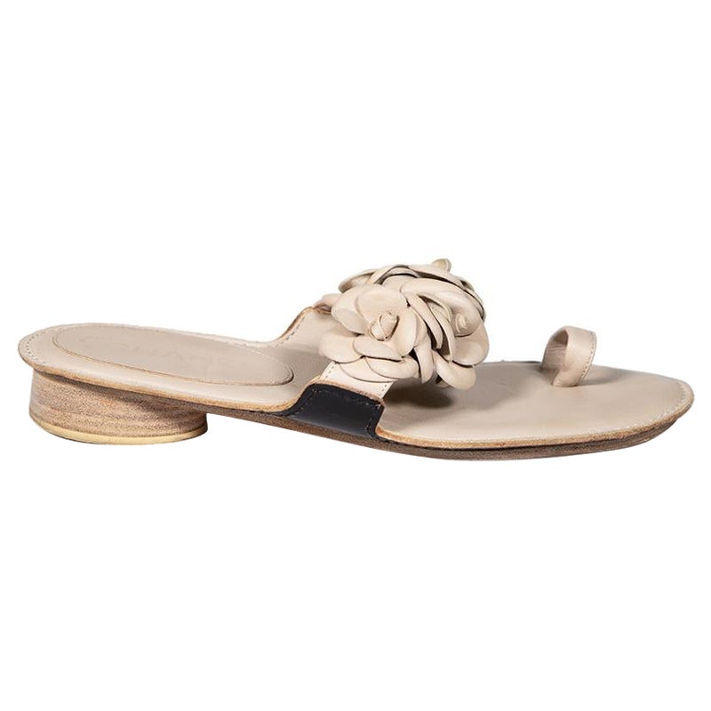 Chanel Beige Leather Floral Sandals Size IT 37 For Sale
