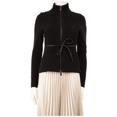 Moncler, veste ajustée et zippée noire, taille L