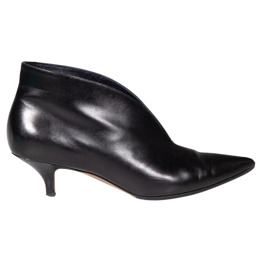 Céline Black Leather Pointed Toe Heels Size IT 36 For Sale