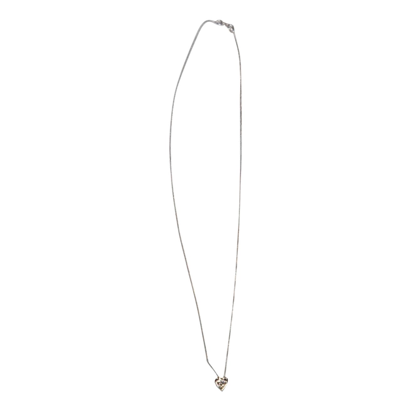 Unbranded White Gold and Diamond Heart Pendant Necklace (Collier à pendentifs en or blanc et diamants) en vente