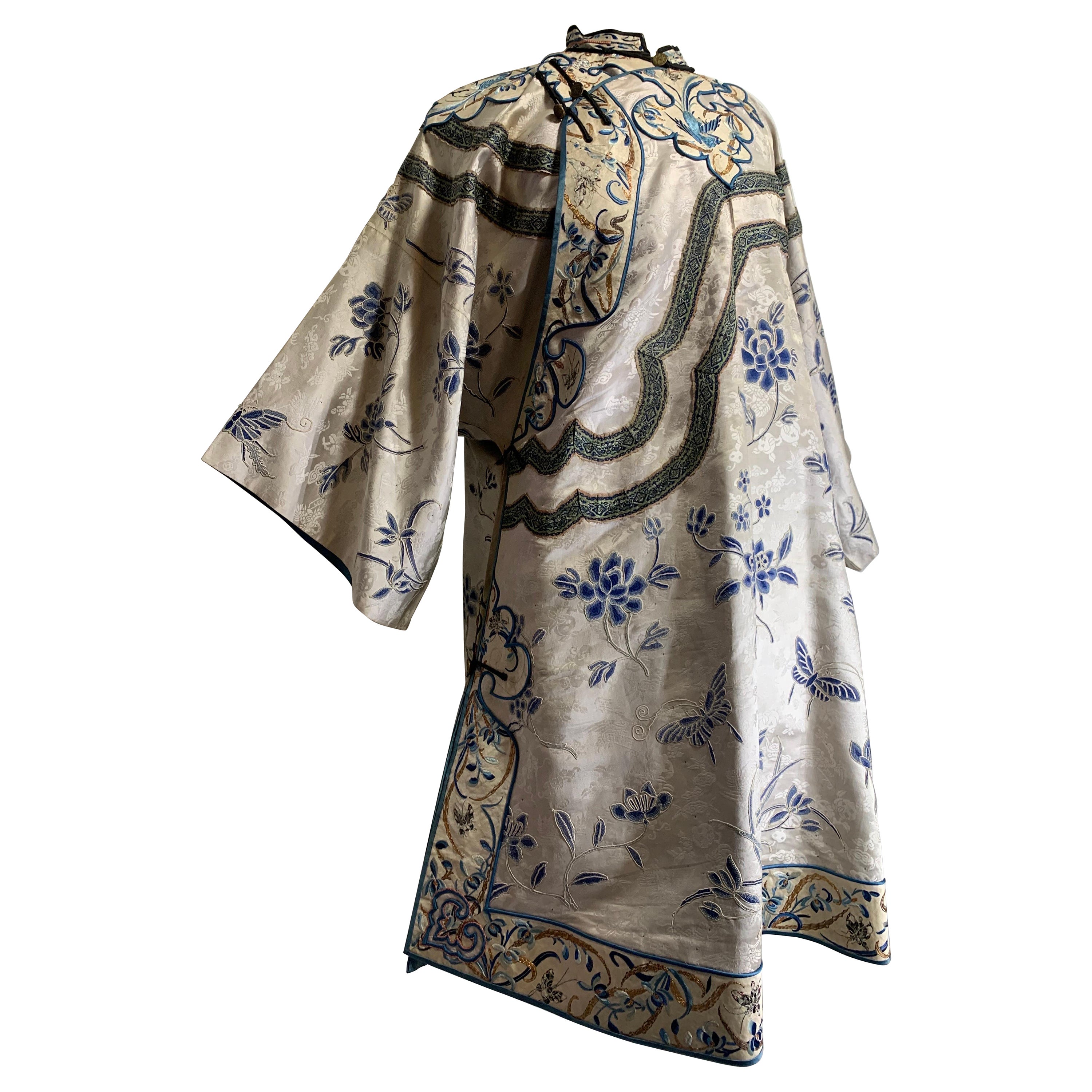 1920s Chinese Traditional Embroidered Side-Closure Silk Summer Coat in Blues For Sale
