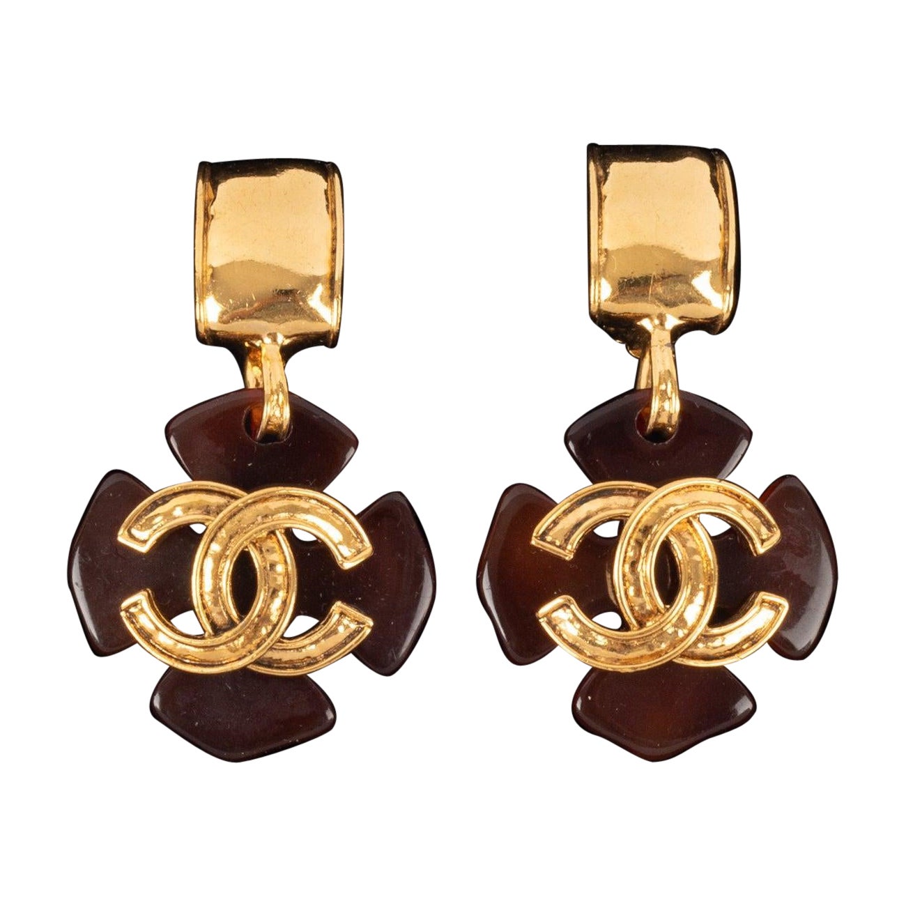 Chanel Clip-On Earrings with Bakelite Fourèleaf, 1994  For Sale