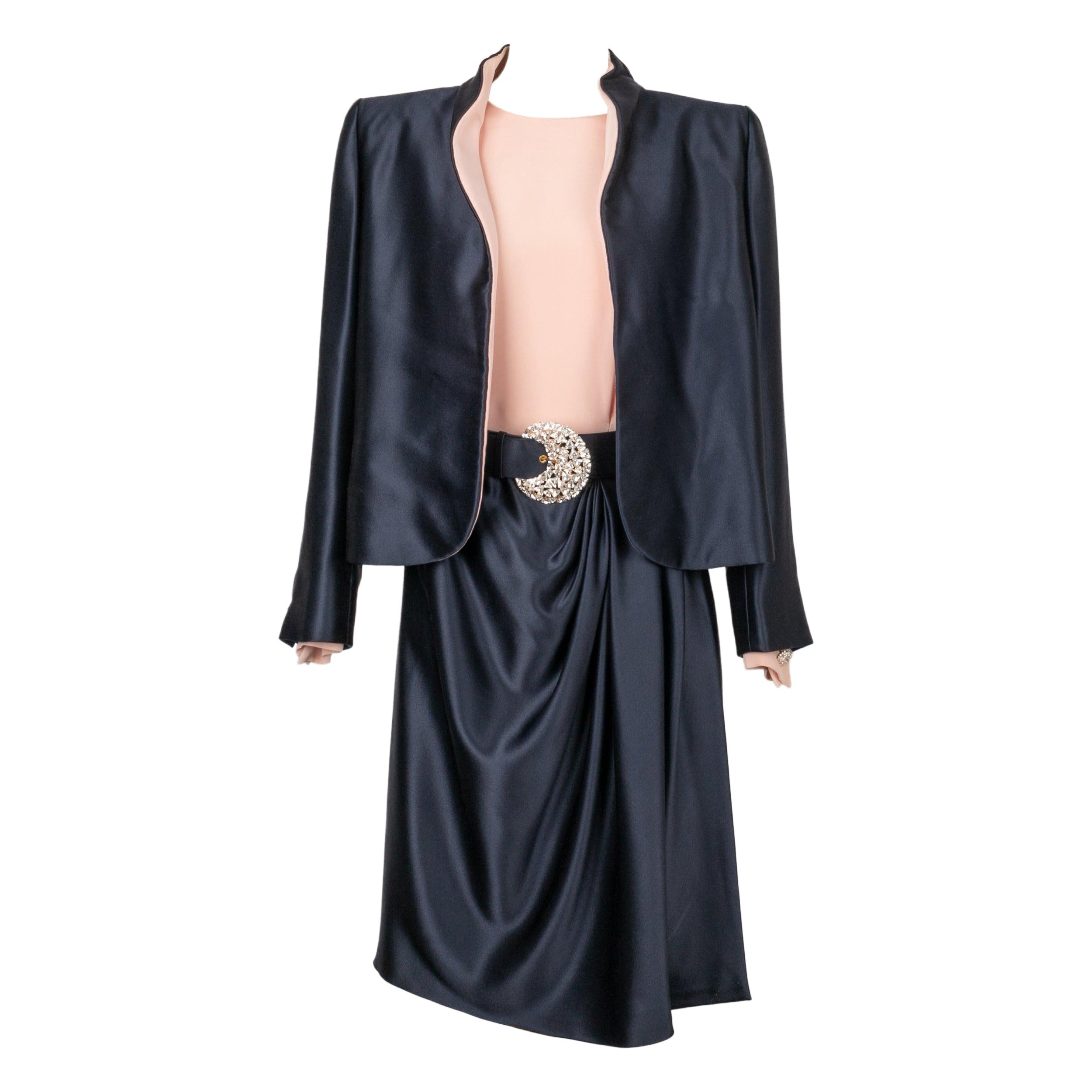 Ensemble haute couture Yves Saint Laurent avec veste, jupe, ceinture et haut à manches longues en vente