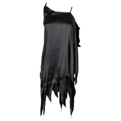 Robe asymétrique en satin noir de Givenchy