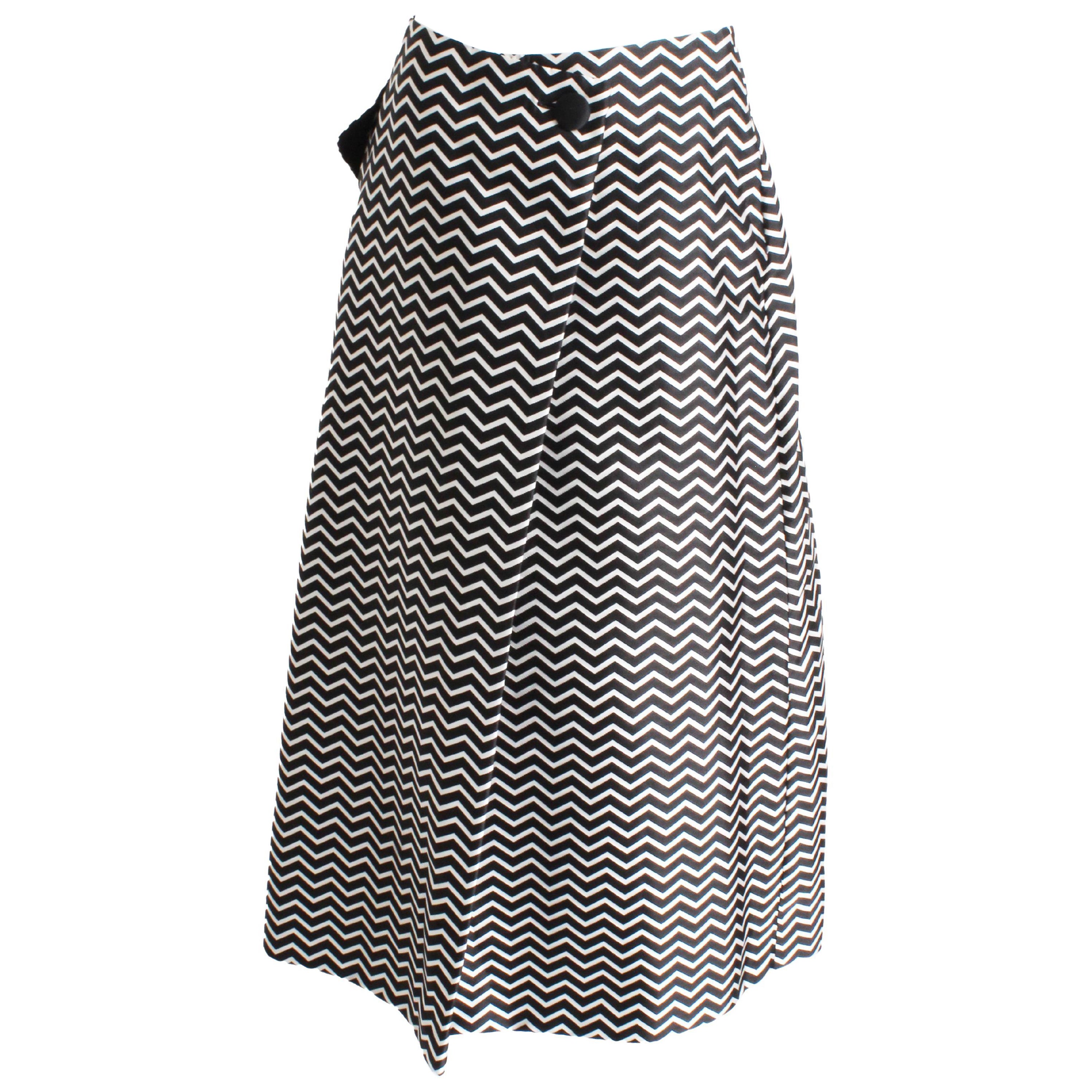 Geoffrey Beene Skirt Op Art Chevron Stripe Black Silver Print Satin Vintage 90s For Sale