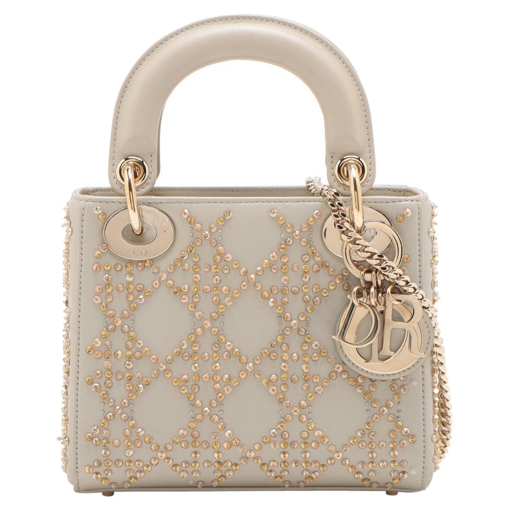 Mini sac Lady Dior platine métallisé en cuir d'agneau cannage avec broderie de perles en vente
