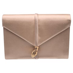 Yves Saint Laurent pochette vintage en satin beige avec têtes de serpents