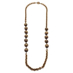 Chanel, collier chaîne vintage en métal doré avec perles en métal, années 1980