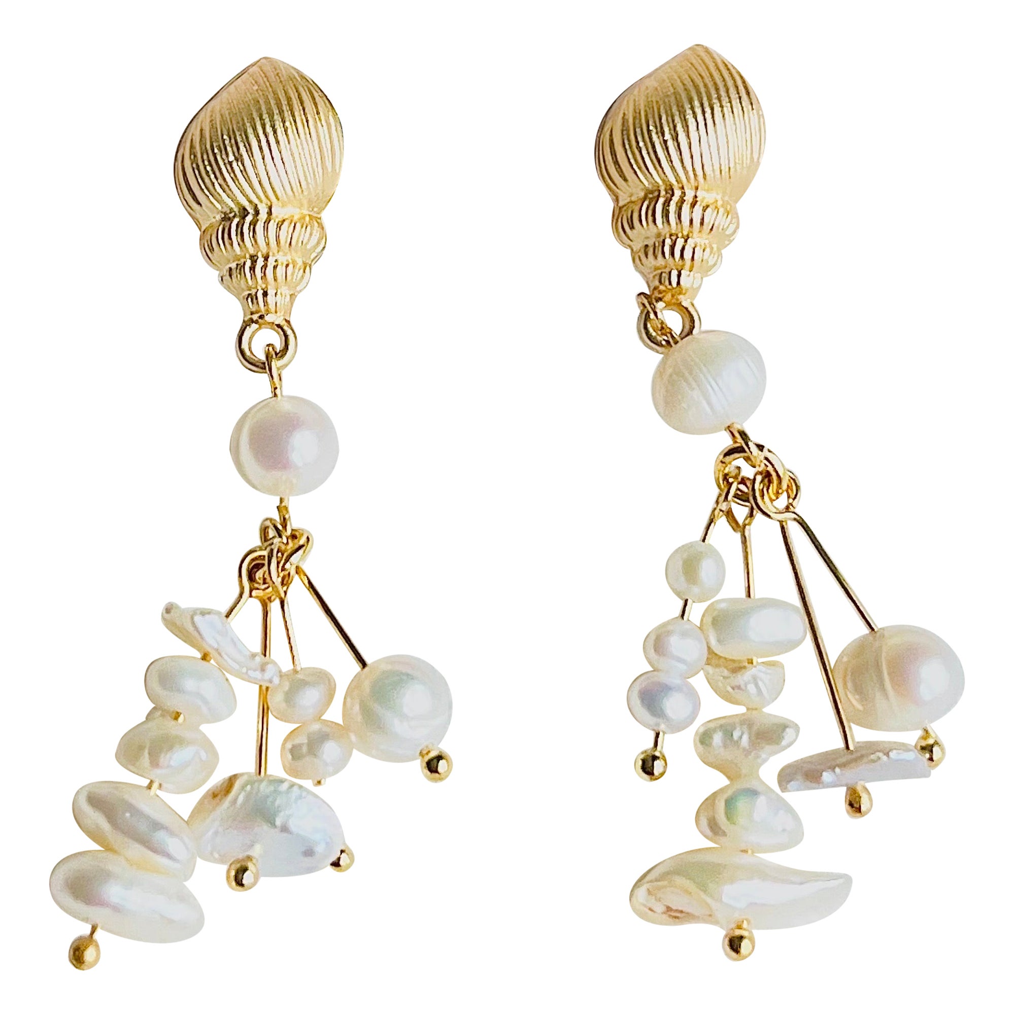Natural White Irregular Cluster Pearls Tassel Conch Shell Gold Pierced Earrings For Sale