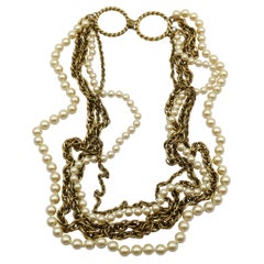 MOSCHINO Vintage Mehrreihige goldfarbene Vintage-Halskette mit Kette und Perlen-Halskette