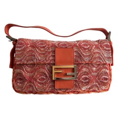 Sac baguette vintage Fendi orange à motifs ondulés et perlés