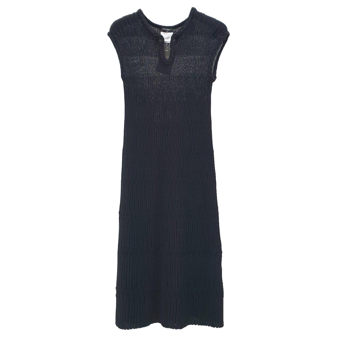 CHANEL Schwarzes ärmelloses Kleid aus strukturierter Baumwoll-Jacquard-Strick   im Angebot