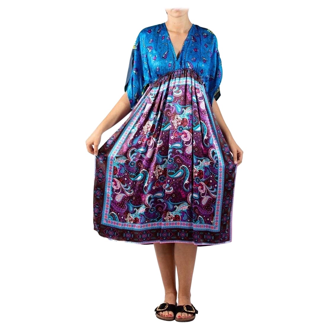 Morphew Collection Blau & Lila Paisley Seiden-Twill Kleid mit 4 Schals im Angebot