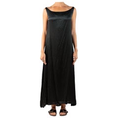 Abito in raso di seta nero del 1930 con patina