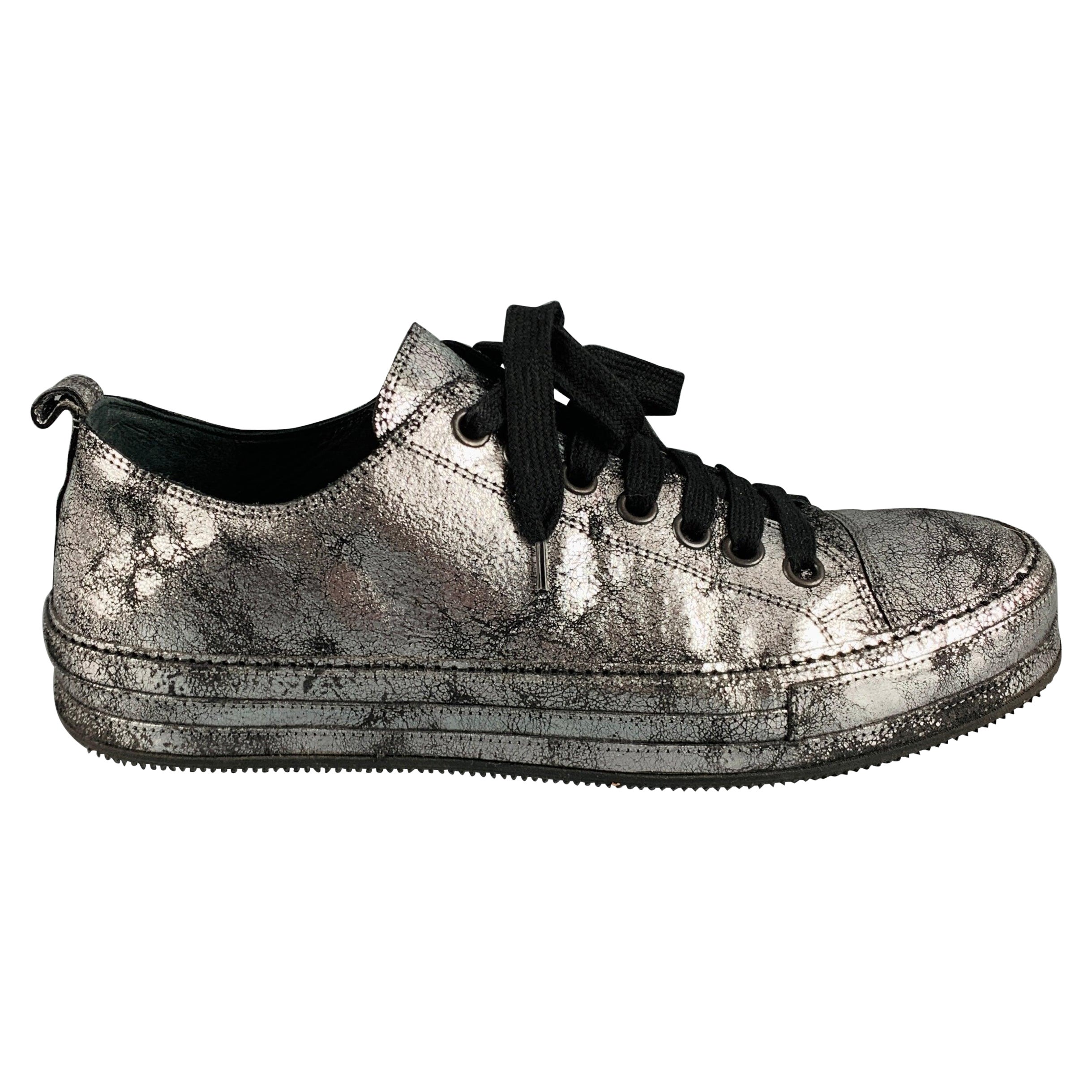 ANN DEMEULEMEESTER Taille 9 Silver Black Metallic Leather Lace Up Sneakers en vente