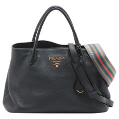 Prada Vitello Daino Zwei-Wege-Handtasche aus Leder Schwarz