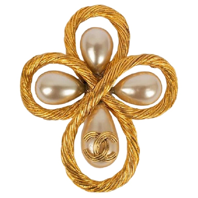 Chanel Brooch in Gold Metal and Pearly Drops, Fall 1994 For Sale