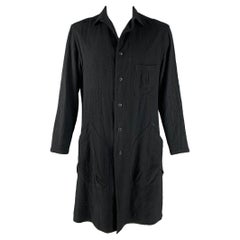 YOHJI YAMAMOTO Größe L Schwarzer Mantel aus Wolle mit Kontraststich und Patch-Taschen