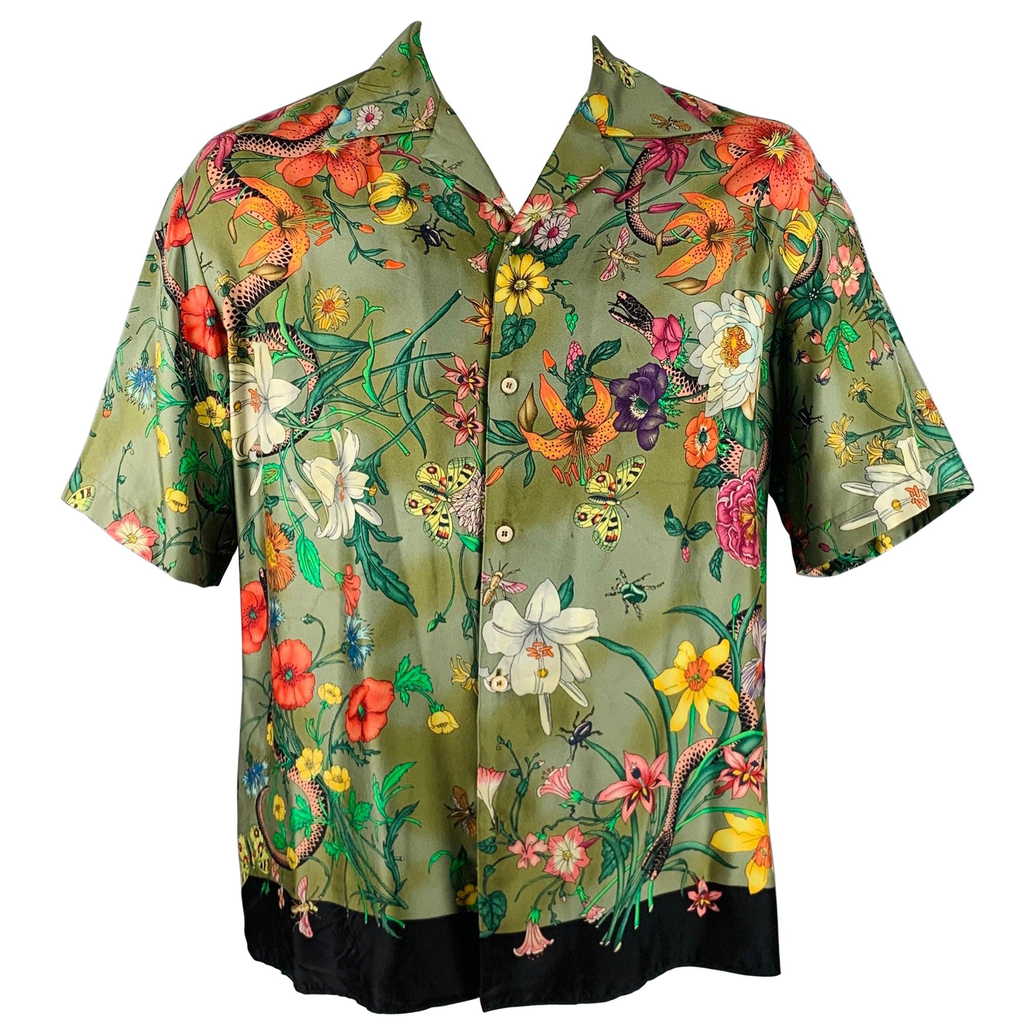 Gucci Size XXL Green Multi-Color Print Silk Camp Short Sleeve Shirt en vente