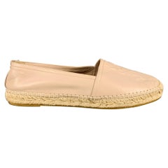 SAINT LAURENT Espadrille-Flats aus geprägtem Leder in Beige, Größe 9,5