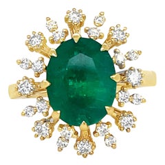 Anillo de Esmeralda Natural y Diamantes en Oro Amarillo de 14k