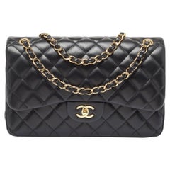 Chanel - Sac classique à double rabat en cuir noir matelassé