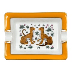 Cendrier ou organiseur Hermes en porcelaine léopard de petite taille