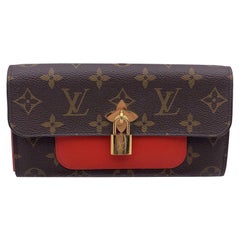 Long portefeuille rouge Louis Vuitton Monogram Canvas Flower Lock