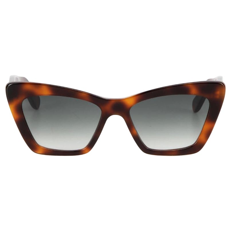 Salvatore Ferragamo Brown Tortoise Cat Eye Sunglasses en vente