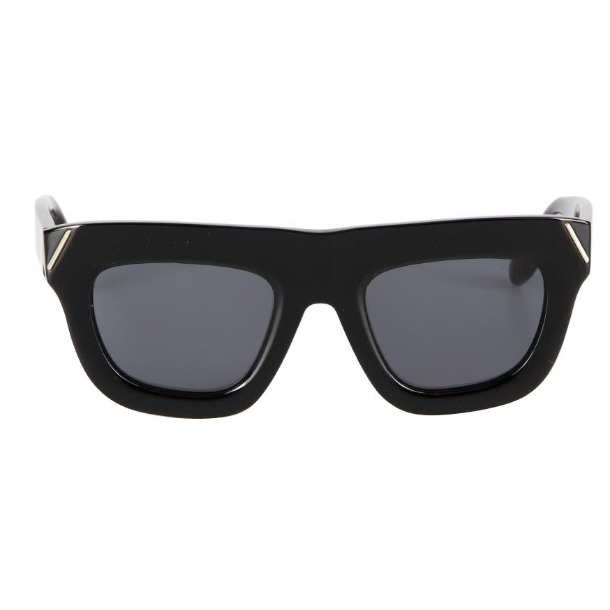 Schwarze, gefärbte Victoria Beckham-Sonnenbrille mit Browline-Tönen im Angebot