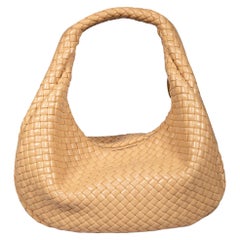 Bottega Veneta Beige große Intrecciato Jodie-Tasche aus Leder mit gepolstertem Leder