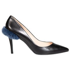 Fendi Schwarze Heels mit Pelzbesatz und spitzer Zehe aus Leder Größe IT 40