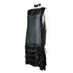 Jean Paul Gaultier Otoño 2004 Vestido túnica de gasa de seda negra con adornos