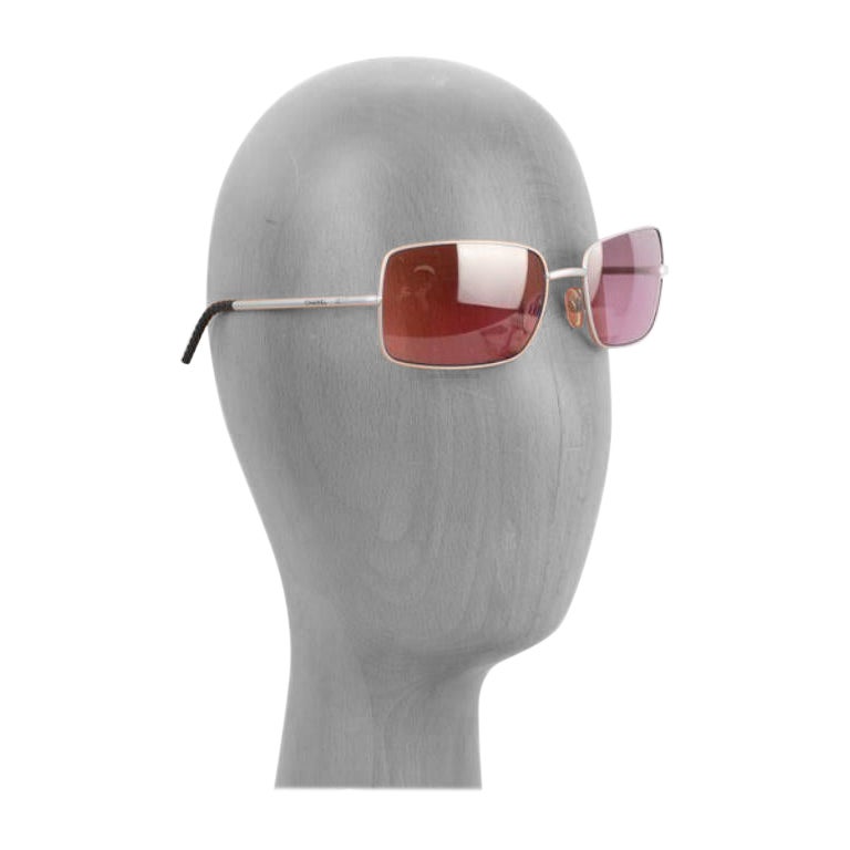 Chanel Silberne Metall-Sonnenbrille mit getönten Gläsern im Angebot