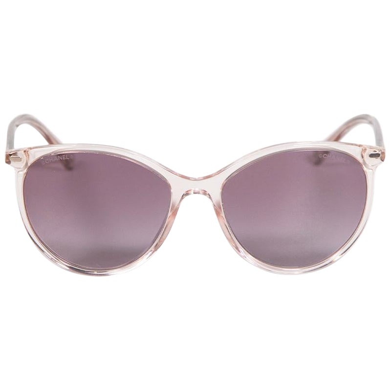Chanel Lila Pantos-Sonnenbrille mit rundem Rahmen und Logo im Angebot