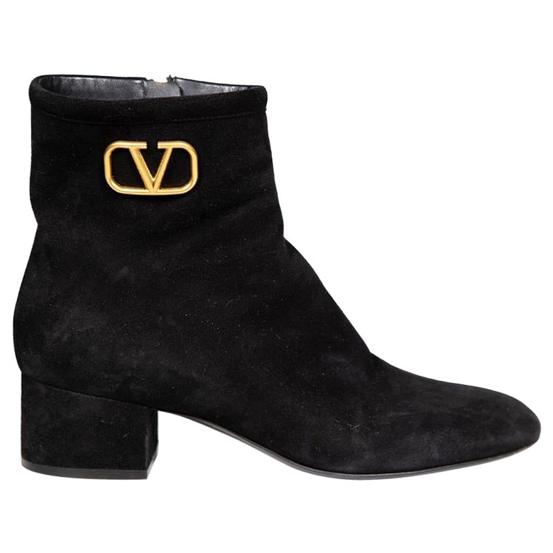 Valentino Garavani Noir Suede VLogo Signature Ankle Boots Size IT 39 en vente