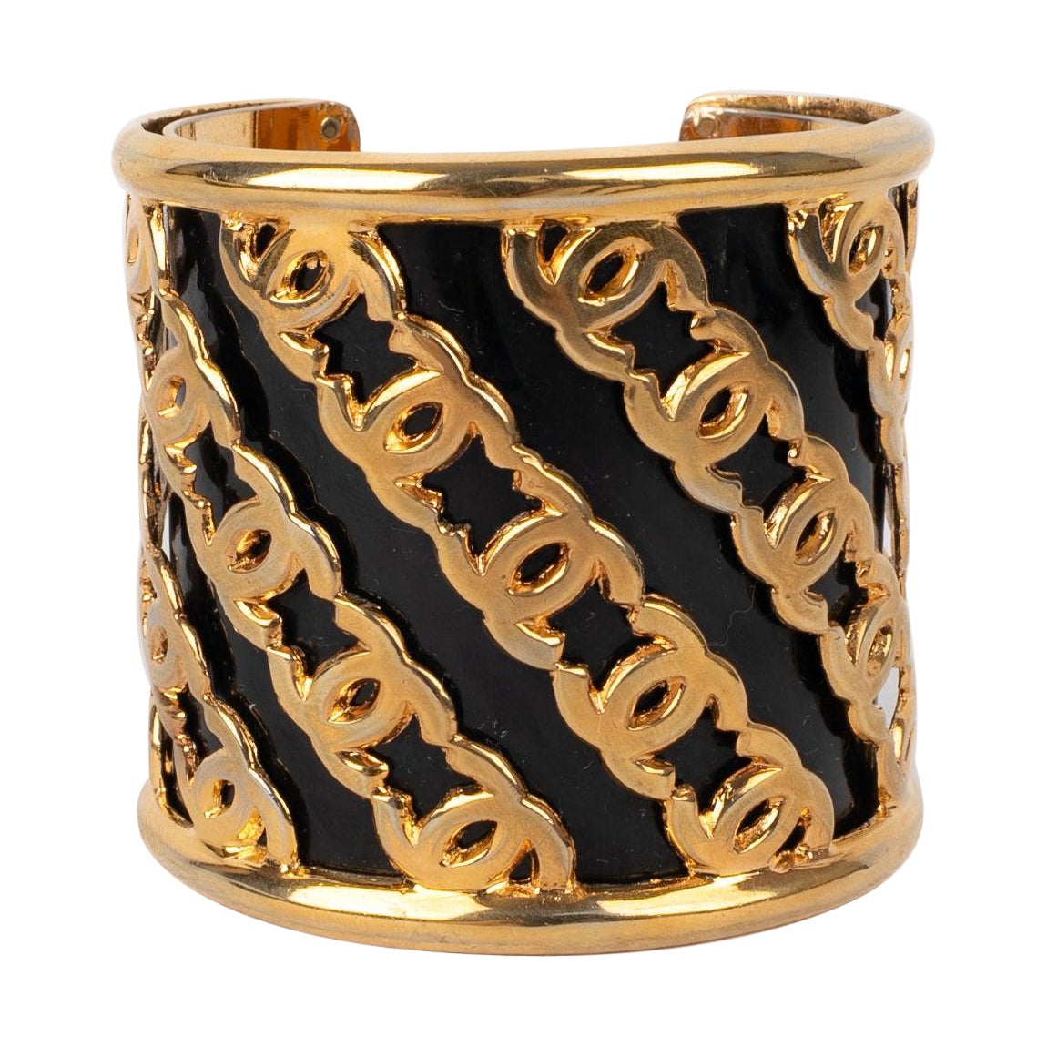 Chanel Goldenes Metall-Manschettenarmband aus Metall, emailliert mit Schwarz im Angebot