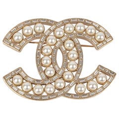 Chanel CC Brooch with Swarovski Rhinestones and Costume Pearls, 2018
