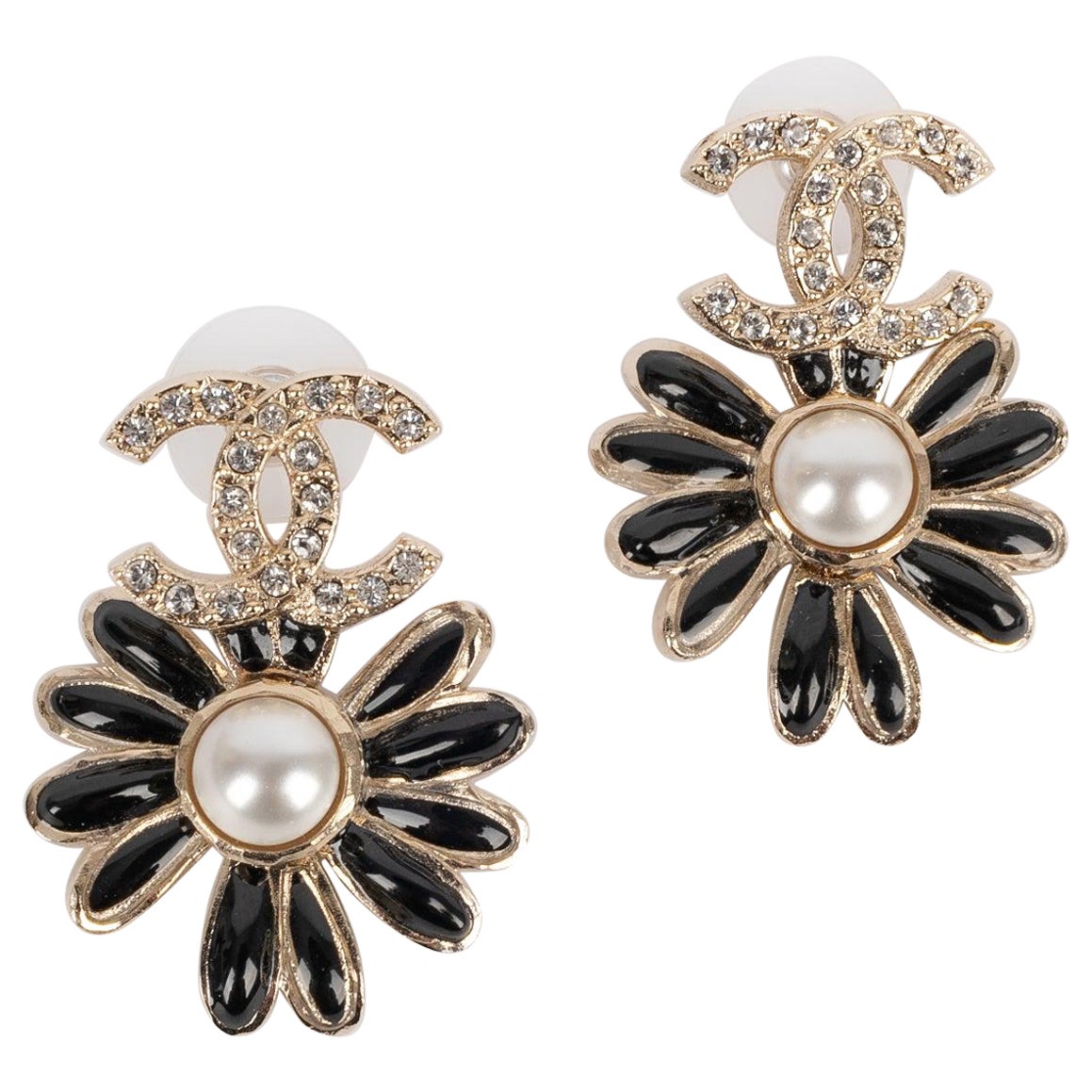 Chanel Enameled Silvery Metal Flower Earrings, 2022 For Sale