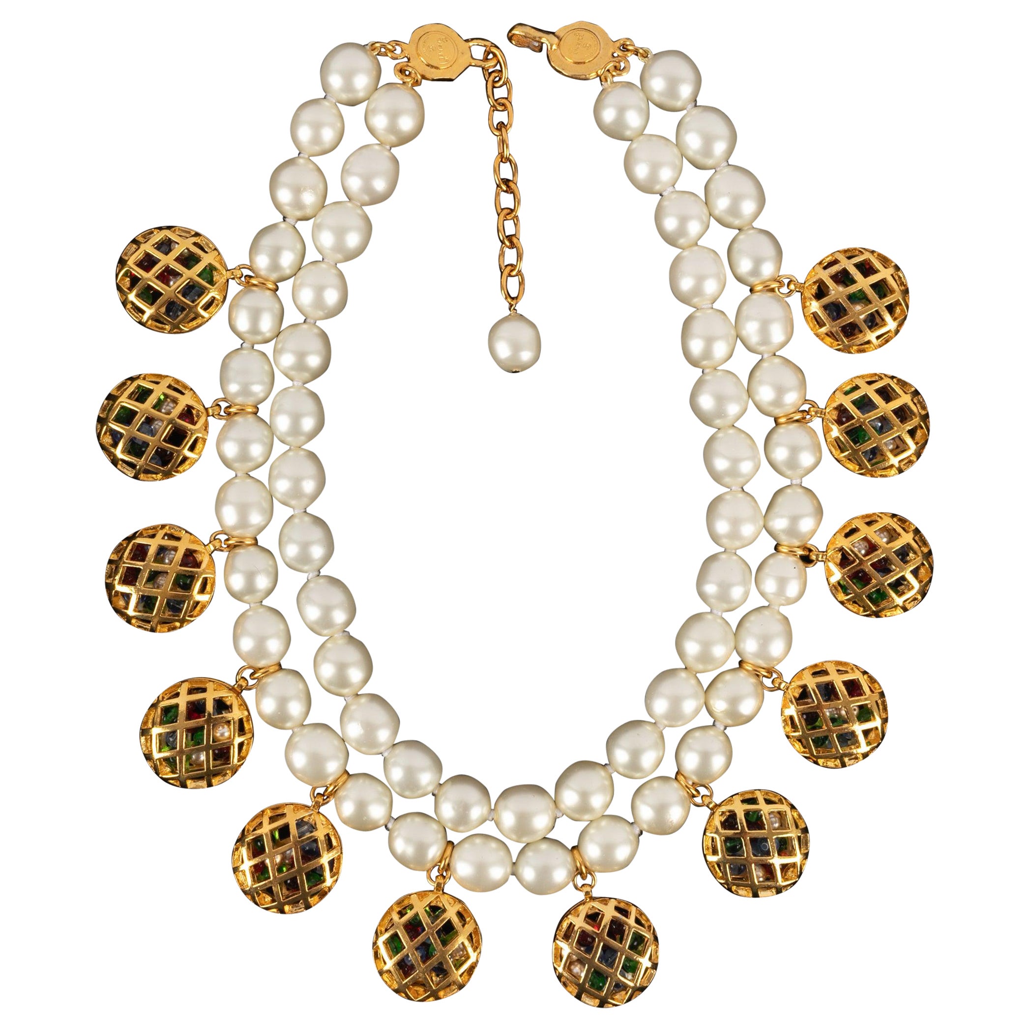 Chanel "Cages" Halskette mit durchbrochenen goldenen Metallanhängern aus Metall im Angebot