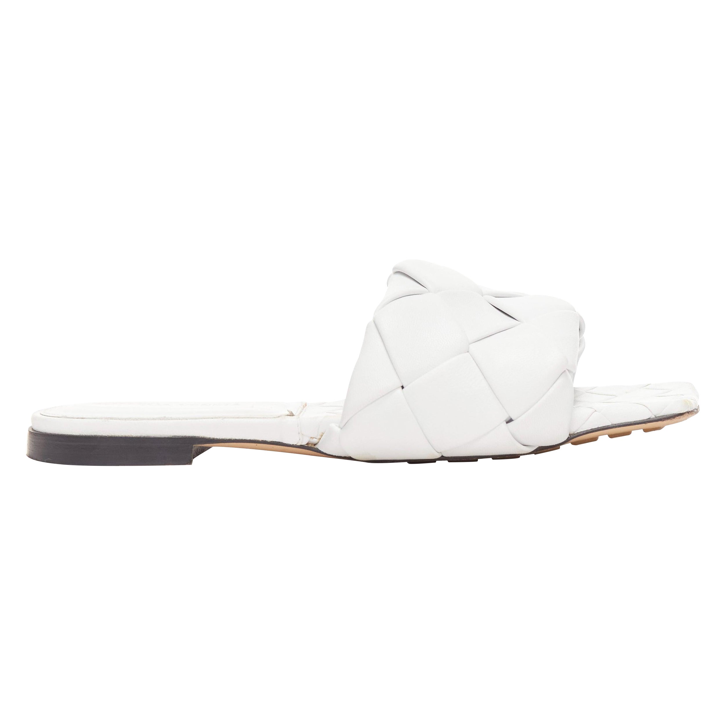 BOTTEGA VENETA Lido white intrecciato woven leather square toe slippers EU37 For Sale