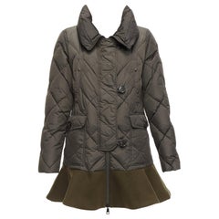 MONCLER Norme Afnor Khaki gesteppter Mantel aus Schurwollmischung mit Frillsaum Gr. 1 M