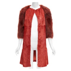 GIAMBATTISTA VALLI roter langer Mantel aus echtem Pelz mit Patchwork- Kontrast aus raglanärmeln