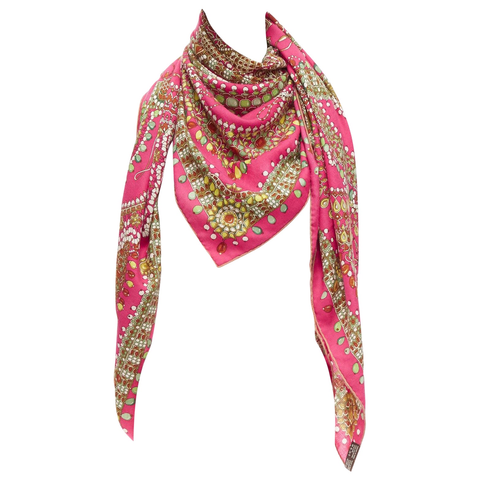 HERMÈS écharpe carrée 135 cm en cachemire rose parures des maharajas imprimé bijoux en vente