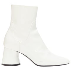 KHAITE Wythe 65 Weiße gogo-Stiefel mit klobigem Absatz aus Lackleder EU37