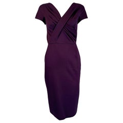 Christian Dior Paris - Robe fourreau en soie aubergine plissée à col en V et corsage drapé 