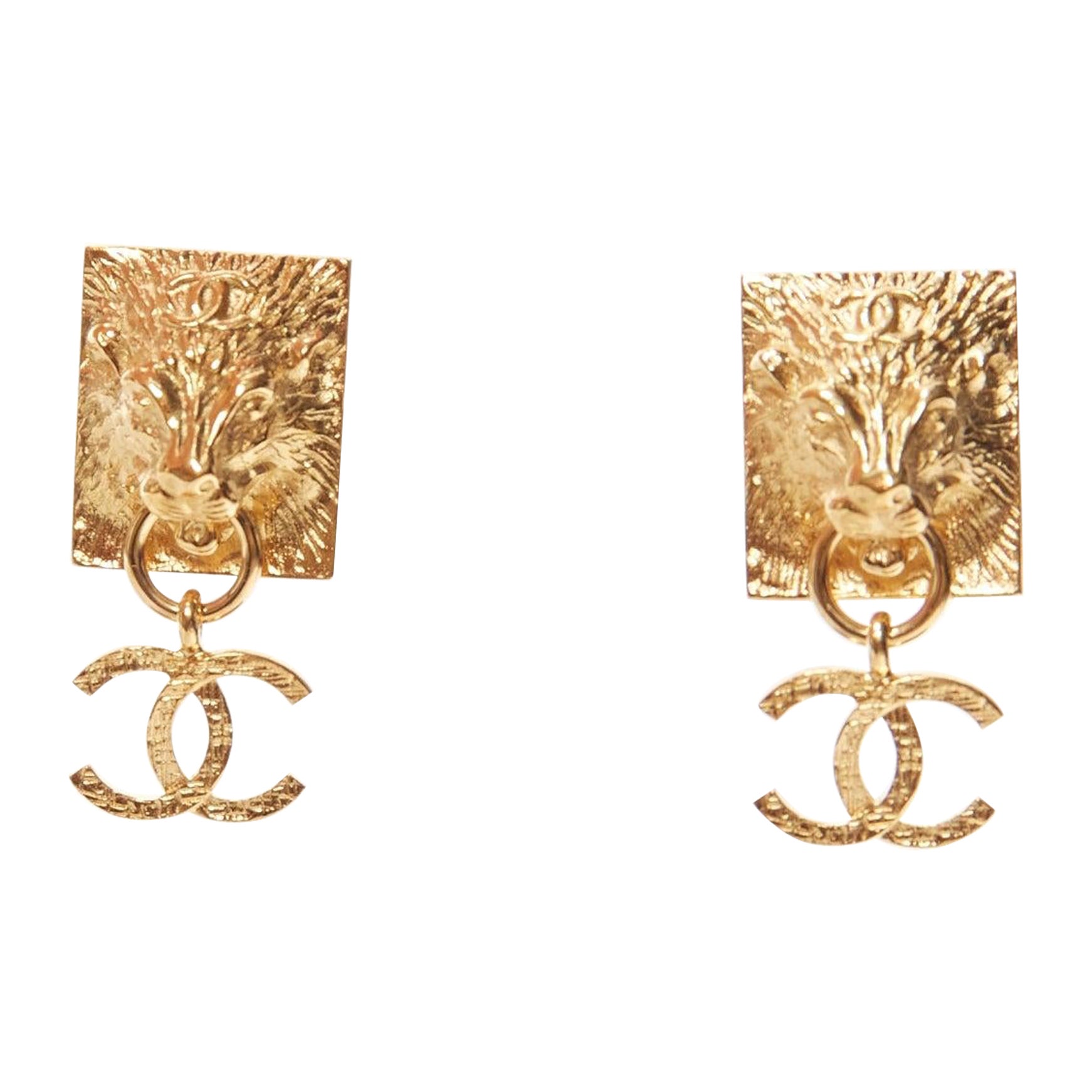 CHANEL G22A gold CC charm Lion Head square stud clip on earrings pair For Sale