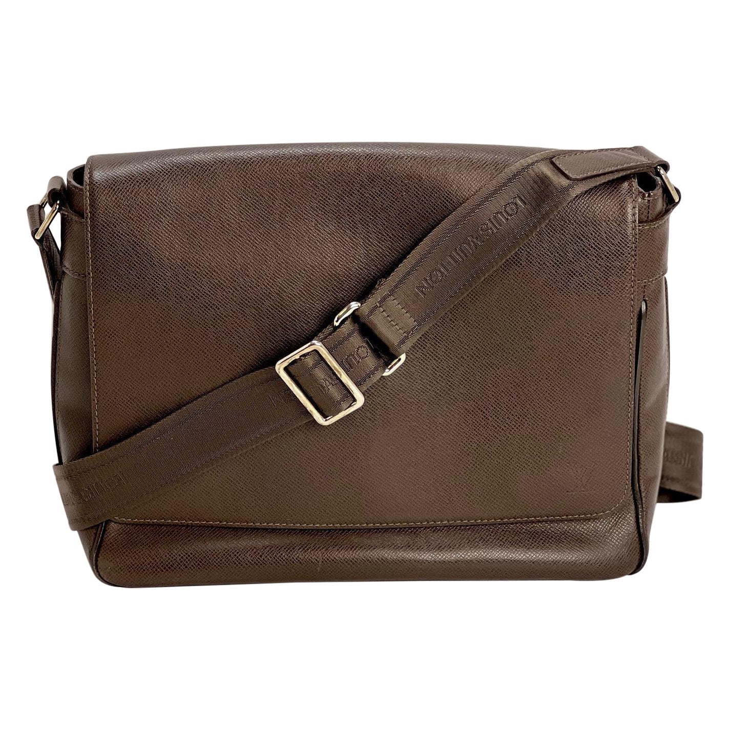 LOUIS VUITTON Taiga Roman MM Messenger Grizzli Leather Bag  For Sale