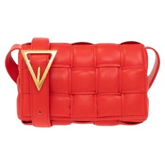 Caja acolchada pequeña Bottega Veneta en rojo NWT