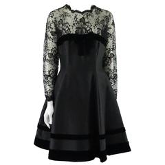Oscar De La Renta Black Lace and Silk Taffeta Dress with Velvet Trim - 10